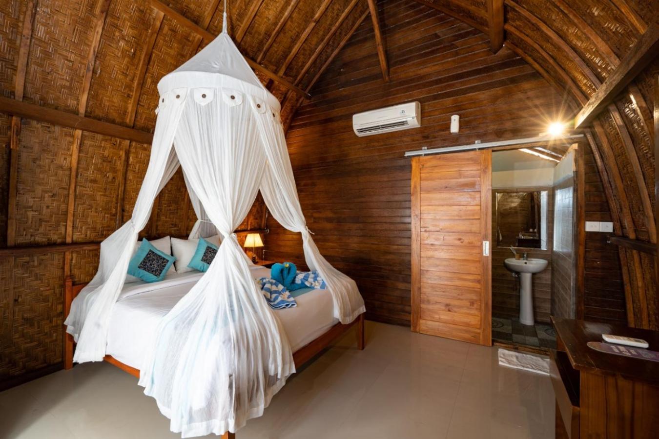 Sundi Ocean Bungalow By Abm Toyapakeh Eksteriør bilde